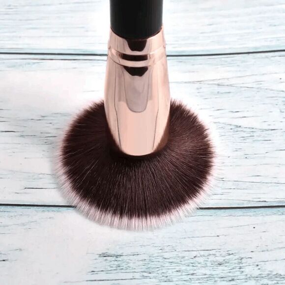 Foundation Brush Contour Brush - Picture 3 of 7